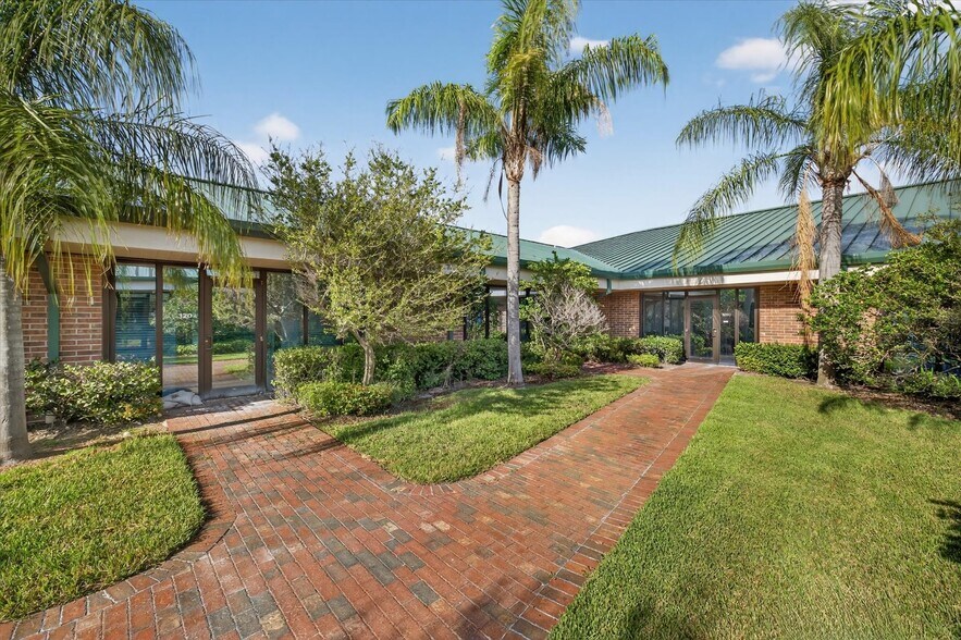 More Photos Of 14141 46th St N, Clearwater Medical For Sale