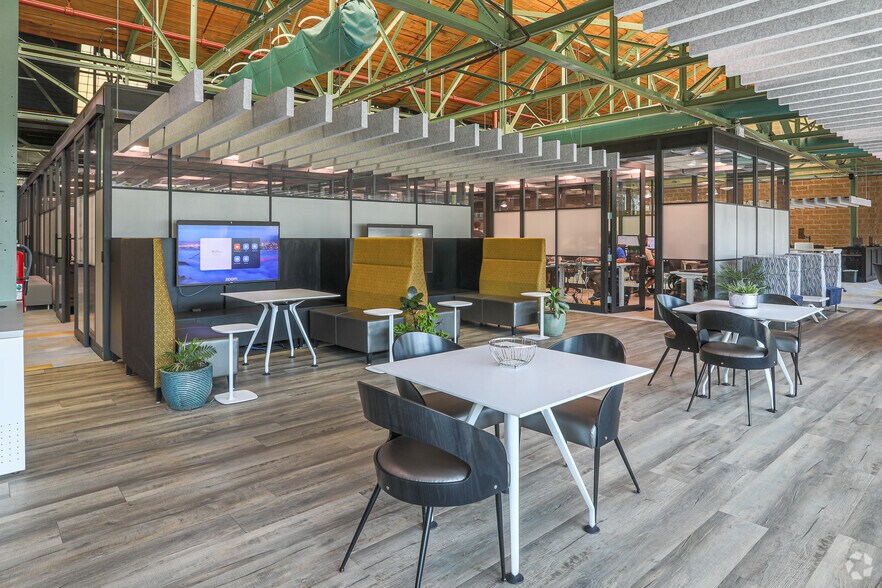 More Photos Of 725 Prudden St, Lansing Office For Lease