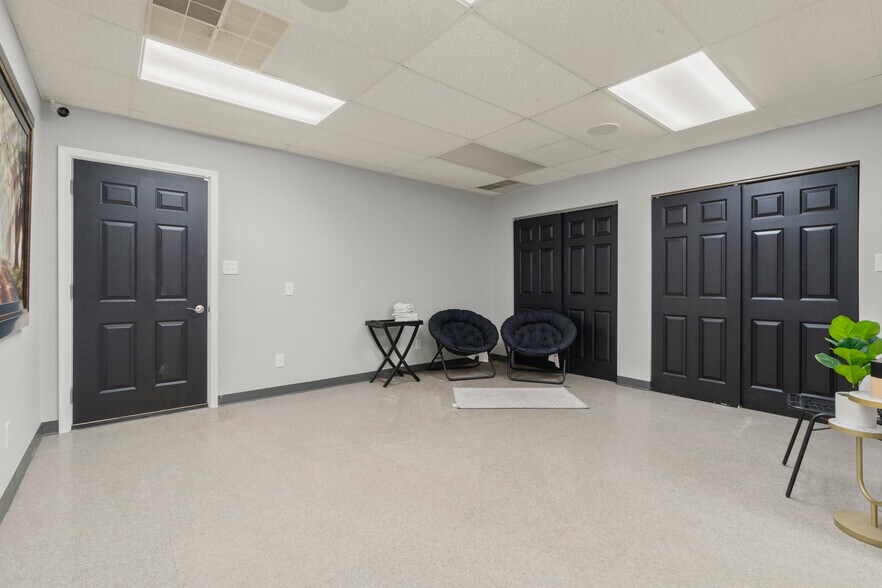 More Photos Of 2916 Alta Ln, Peoria Warehouse For Lease