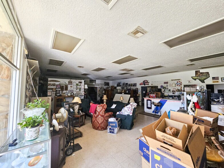 More Photos Of 1420 E Palestine Ave, Palestine Flex For Sale