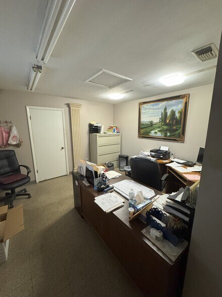 More Photos Of 3522 Pinemont Dr, Houston Manufacturing For Sale