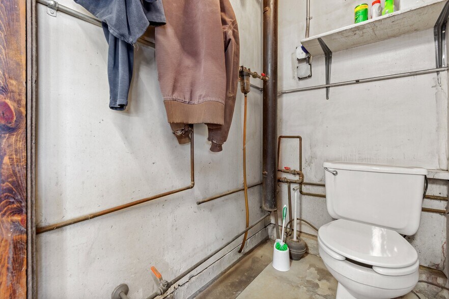 More Photos Of 397 Highway 119, Nederland Auto Repair For Sale
