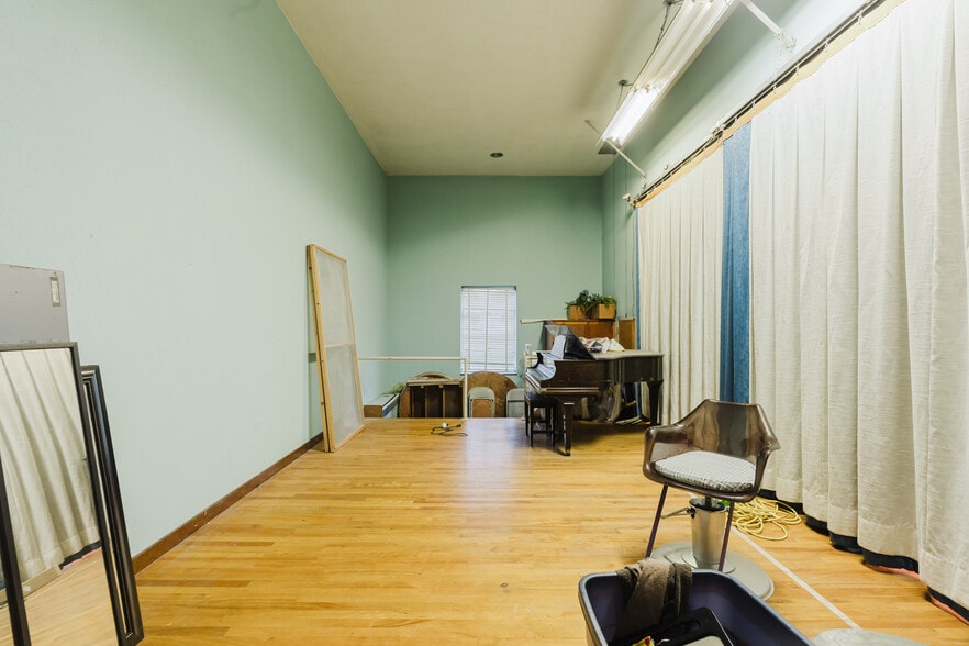 More Photos Of 557 Thompson Blvd, Watertown Religious Facility For Sale