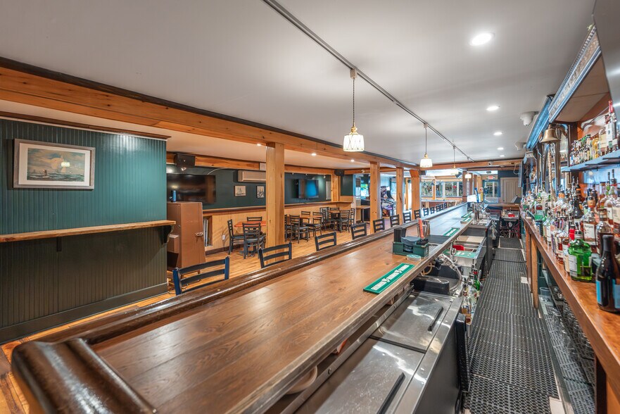 More Photos Of 30-32 Front St, Greenport Storefront Retail Residential For Sale