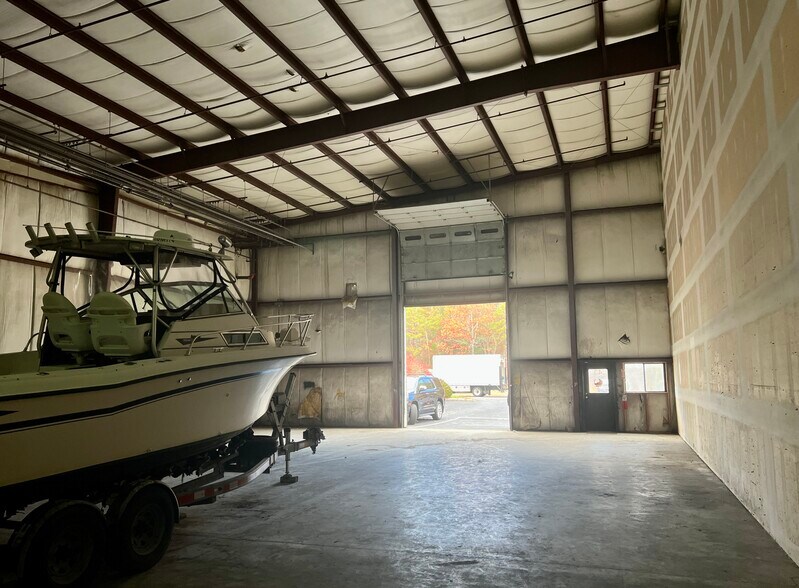 More Photos Of 381 Old Falmouth Rd, Marstons Mills Warehouse For Lease