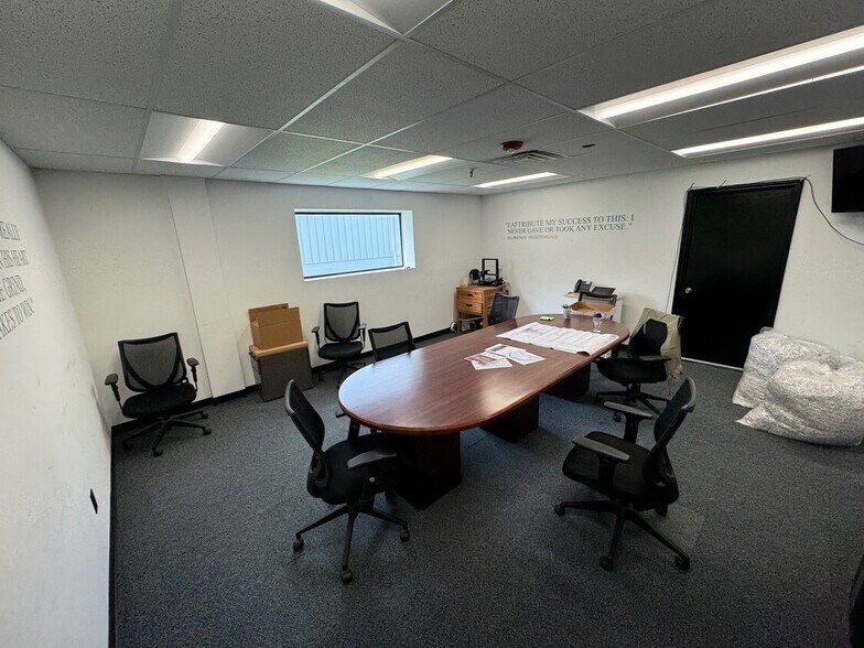 More Photos Of 1811 N Topping Ave, Kansas City Office For Lease