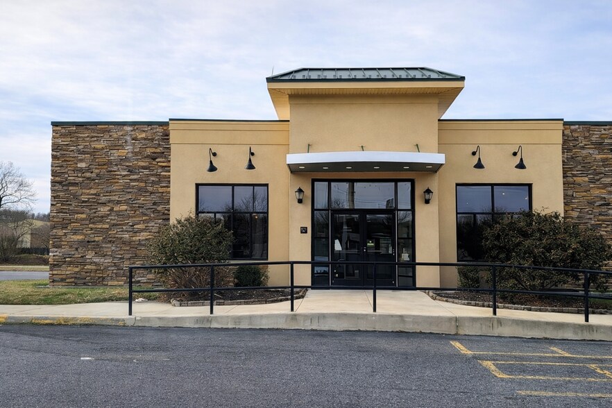 More Photos Of 425 Stanton Christiana Rd, Newark Restaurant For Lease