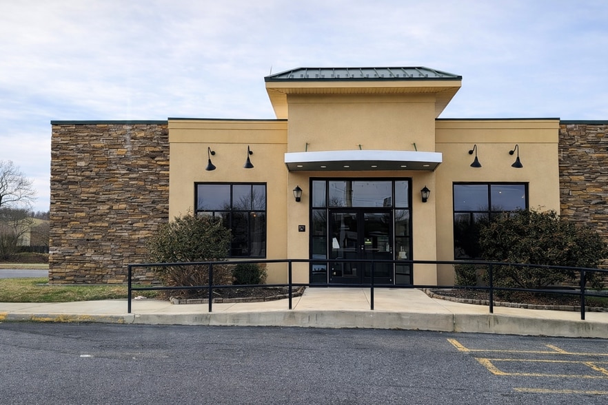 More Photos Of 425 Stanton Christiana Rd, Newark Restaurant For Lease