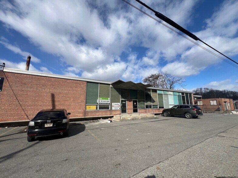 More Photos Of 111 Lafayette Ave, White Plains Warehouse For Lease
