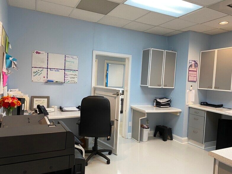 More Photos Of 5040 Snapfinger Woods Dr, Decatur Medical For Lease