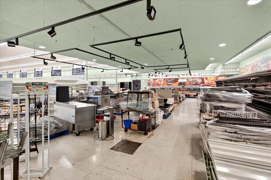 More Photos Of 4634-4639 Gravois Rd, House Spgs, House Springs Supermarket For Lease