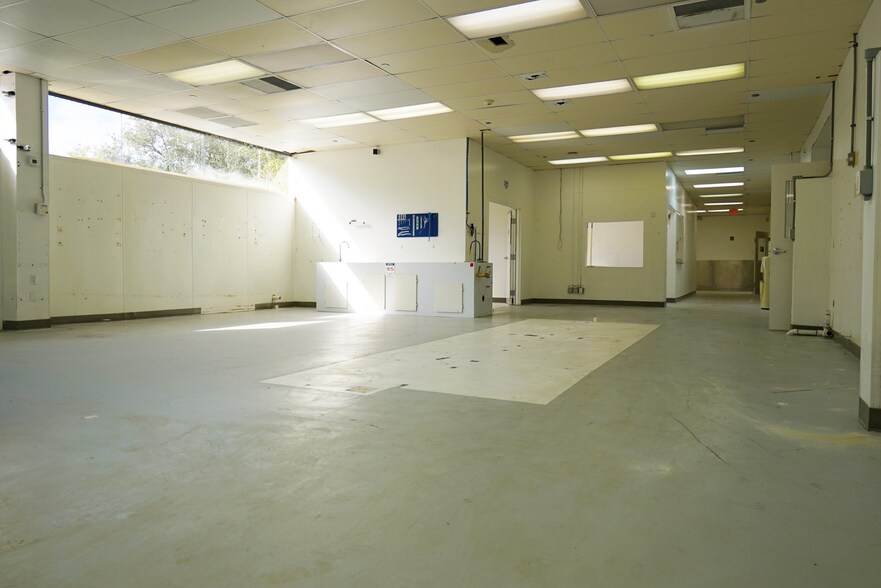 More Photos Of 1121 W Newport Center Dr, Deerfield Beach Warehouse For Lease