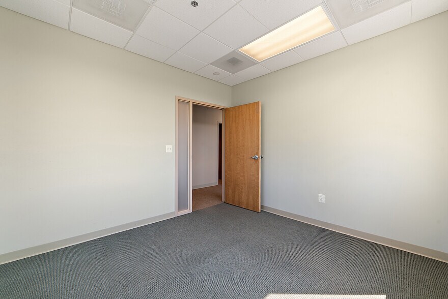More Photos Of 44320 Premier Plaza, Ashburn Office For Sale
