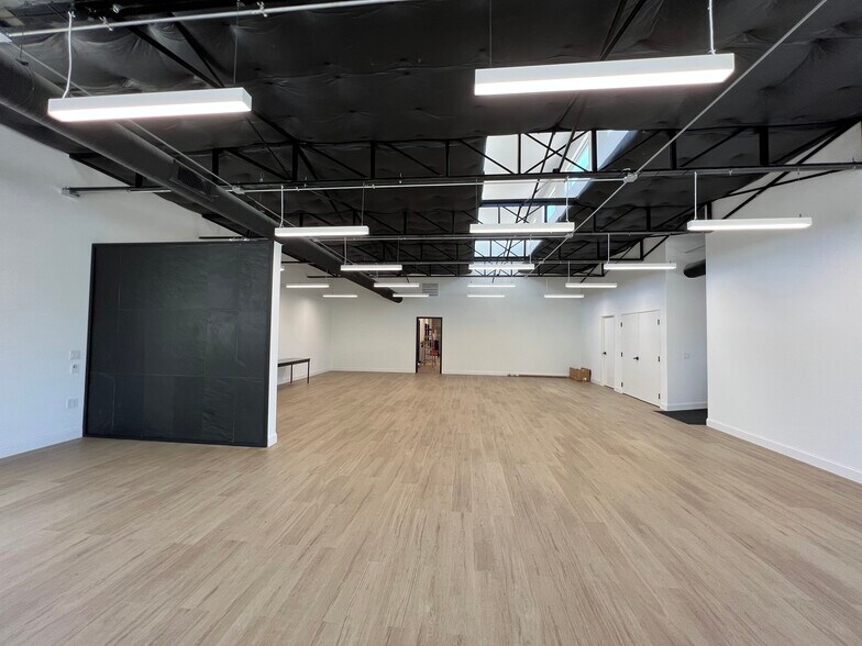 More Photos Of 420 S Bell Ave, Denton Freestanding For Lease