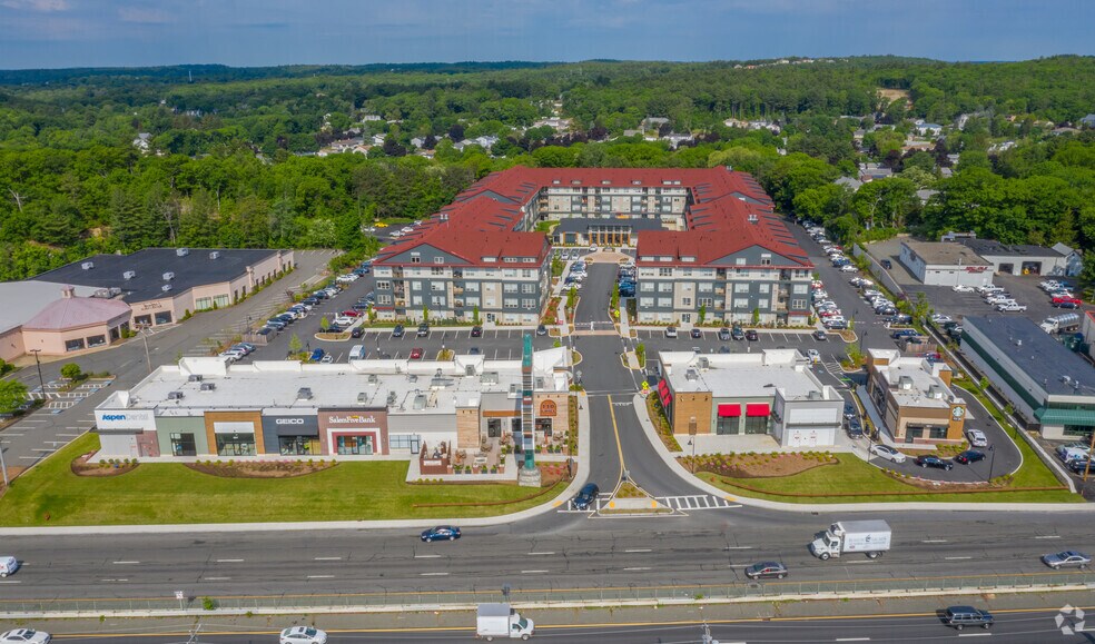 More Photos Of 855 Broadway, Saugus Storefront For Lease