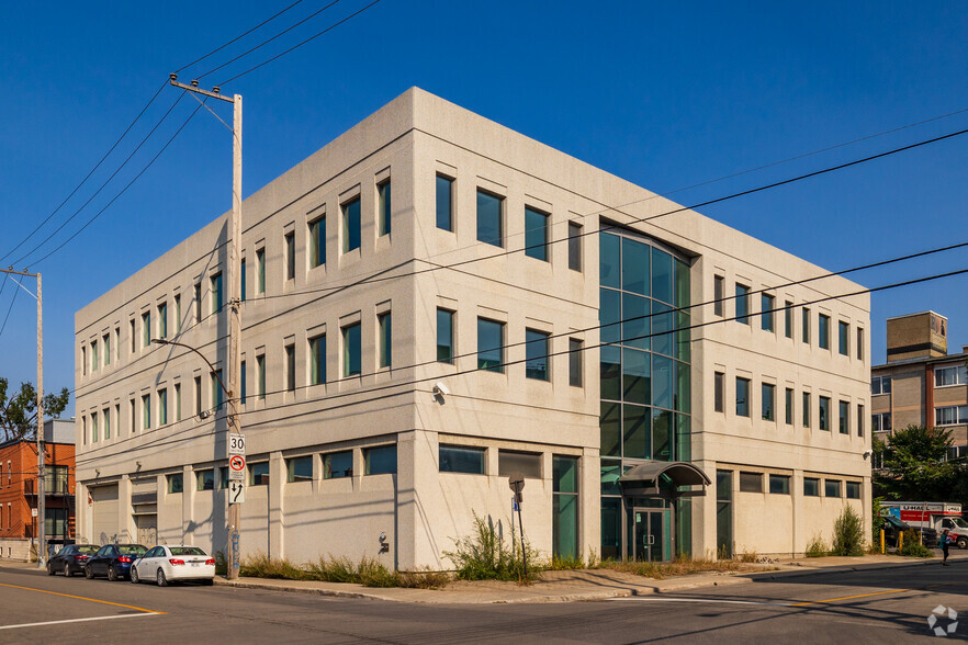 Primary Photo Of 8899 Av du Parc, Montréal Office For Sale