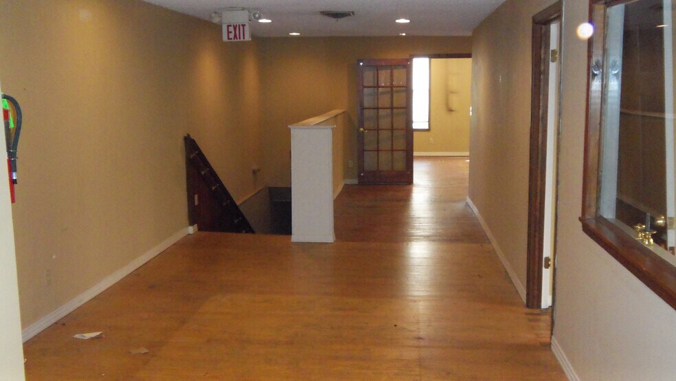 More Photos Of 206 N Spring St, Tupelo Office For Lease