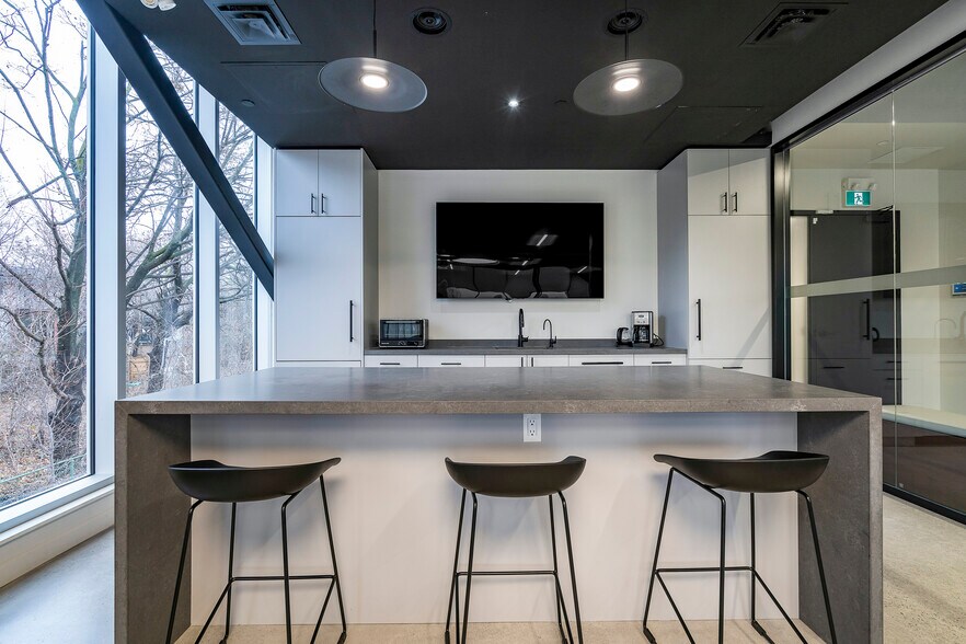 More Photos Of 52 Scarsdale Rd, Toronto Office For Sale