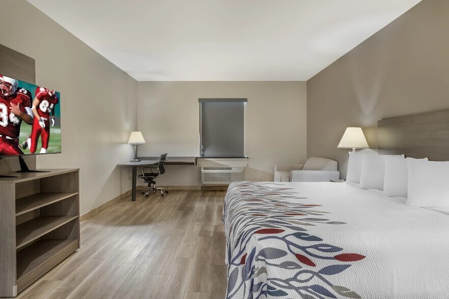 More Photos Of 702 Highway 146 S, La Porte Hotel For Sale