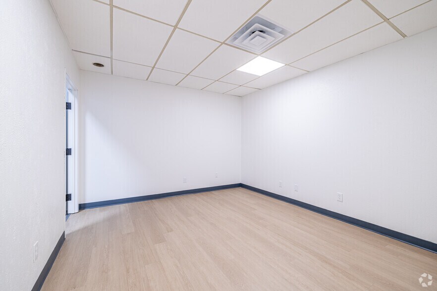 More Photos Of 2630 Northaven Rd, Dallas Unknown For Lease