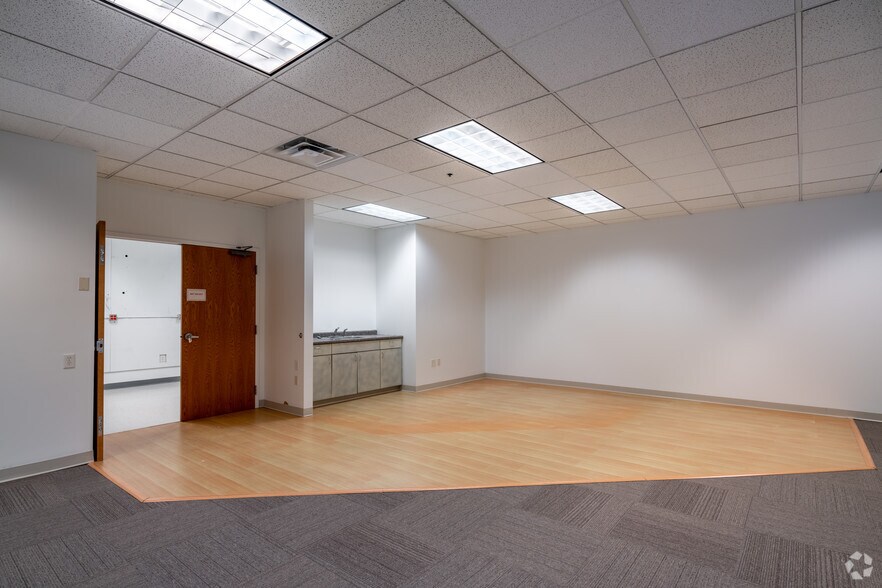 More Photos Of 575 SW Old Highway 8, New Brighton Distribution For Lease