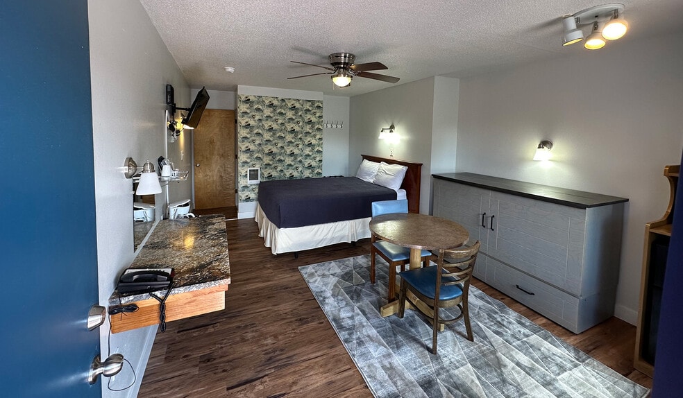 More Photos Of 787 N Central Blvd, Coquille Hotel For Sale
