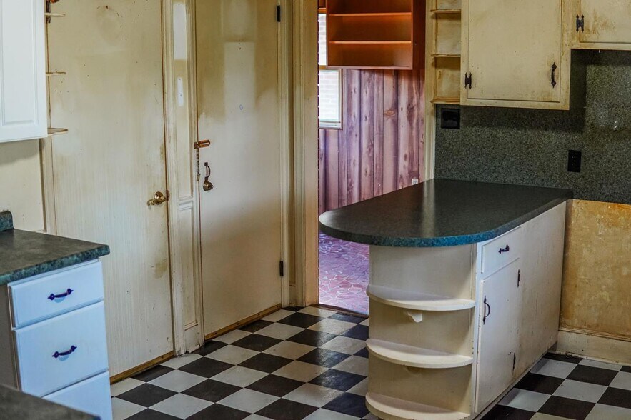 More Photos Of 4924 Freedom Dr, Charlotte Flex For Sale