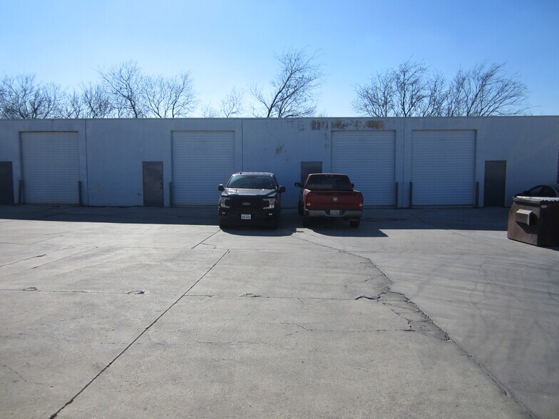 More Photos Of 13603 Topper Cir, San Antonio Warehouse For Lease