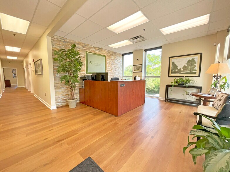 More Photos Of 185 Pasadena Dr, Lexington Storefront Retail Office For Sale