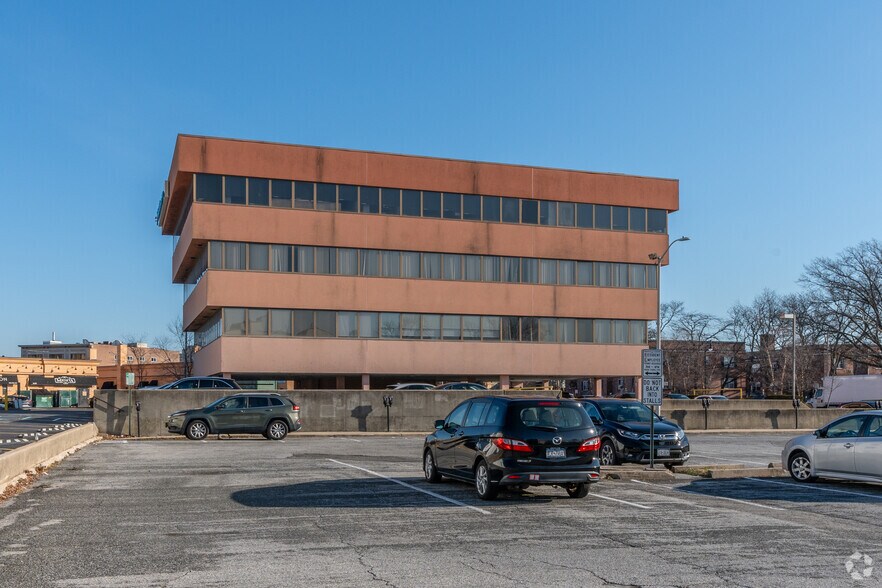 More Photos Of 36 Lincoln Ave, Rockville Centre Office For Sale