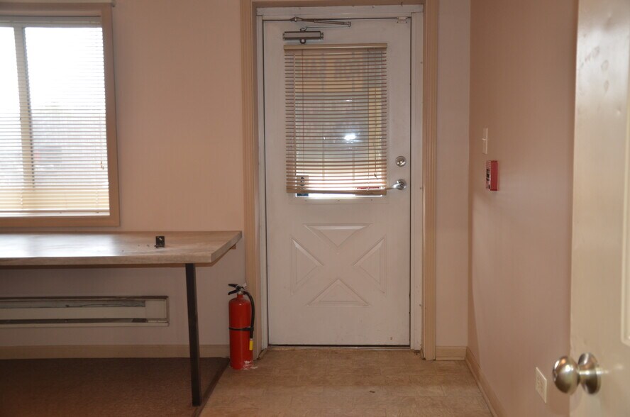 More Photos Of 181 Wolf St, Yorkville Warehouse For Sale