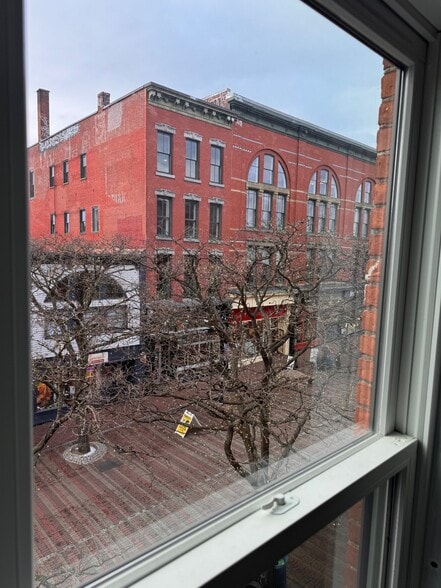 More Photos Of 104 Church St, Burlington Freestanding For Lease