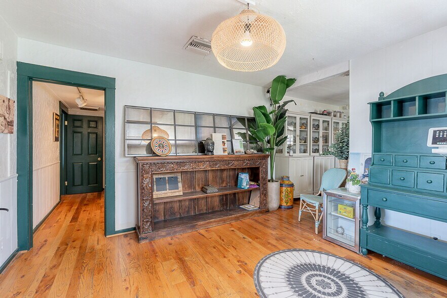 More Photos Of 7140 E 1st Ave, Scottsdale Storefront For Sale