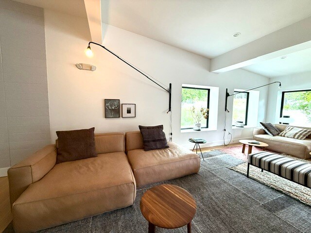 More Photos Of 6 Beaver Brook rd, Yulan Office For Sale