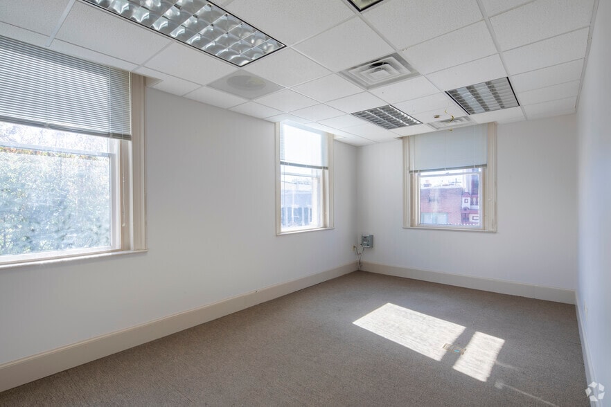 More Photos Of 100 N Loudoun St, Winchester Office For Lease