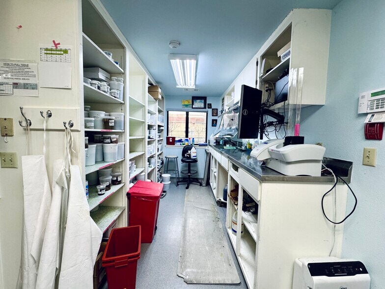 More Photos Of 2036 Railroad Ave, Redding Office For Sale