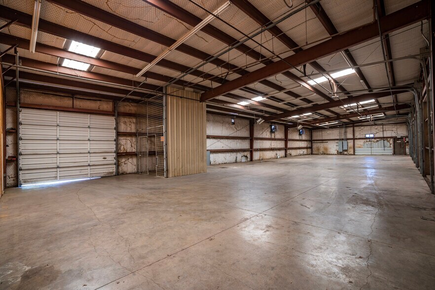 More Photos Of 225 Metro Dr, Terrell Unknown For Lease