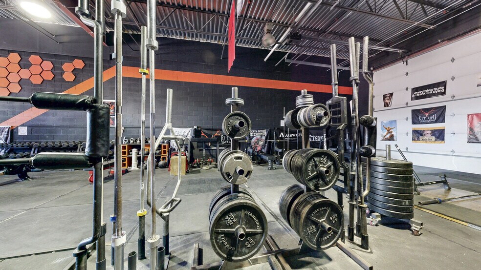 More Photos Of 943-965 E 11th St, Loveland Warehouse For Sale