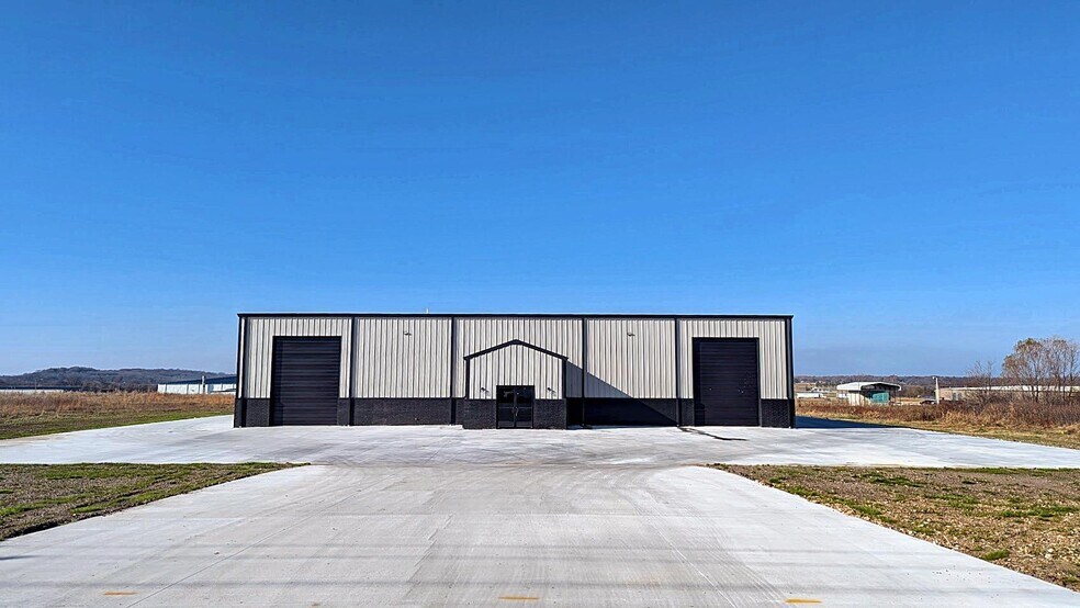 Primary Photo Of 1040 Moccasin Ave, Tahlequah Warehouse For Sale