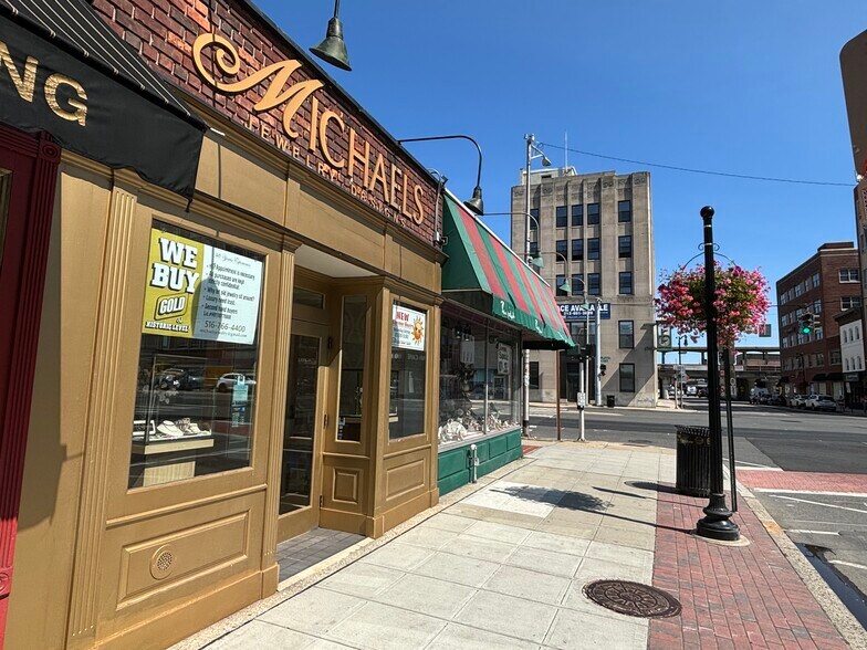 More Photos Of 28-30 N Park Ave, Rockville Centre Storefront For Lease