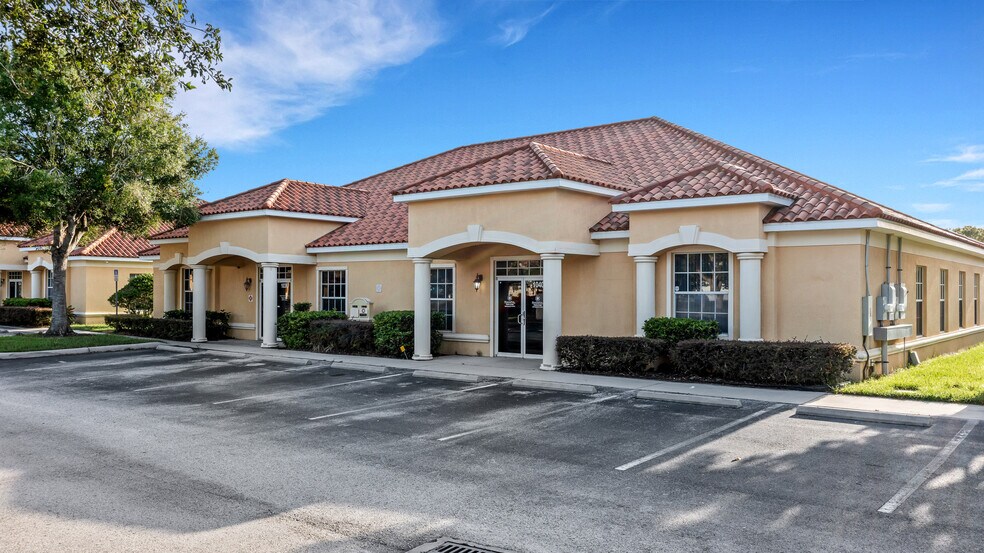 Primary Photo Of 1038-1040 E Brandon Blvd, Brandon Medical For Lease
