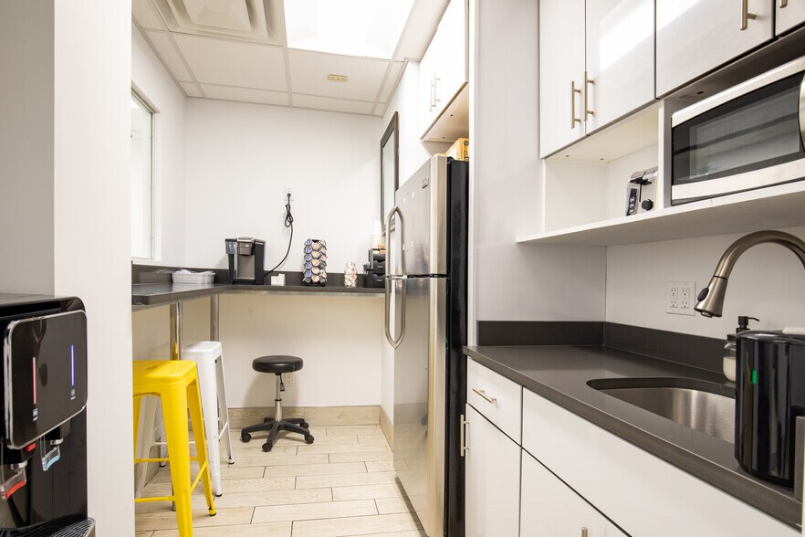 More Photos Of 3 Grace Ave, Great Neck Office For Lease