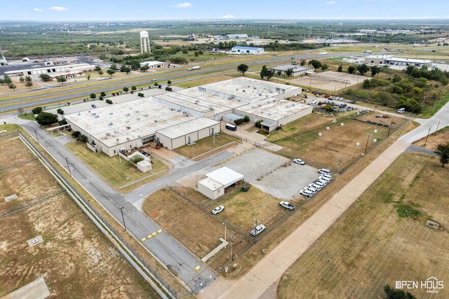 More Photos Of 2813 Central Fwy E, Wichita Falls Industrial For Sale