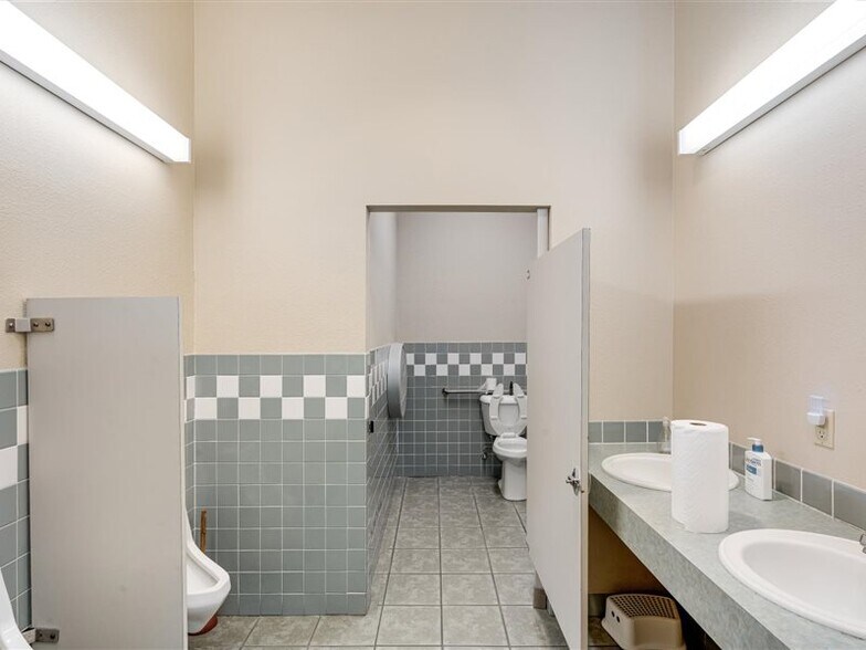 More Photos Of 1105 University St, Healdsburg Religious Facility For Sale