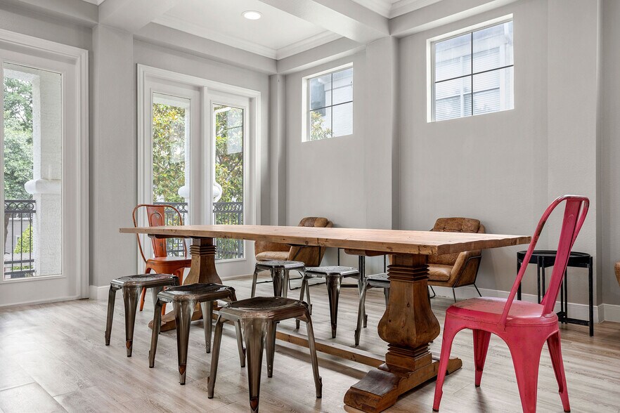 More Photos Of 7927 Forest Ln, Dallas Apartments For Lease