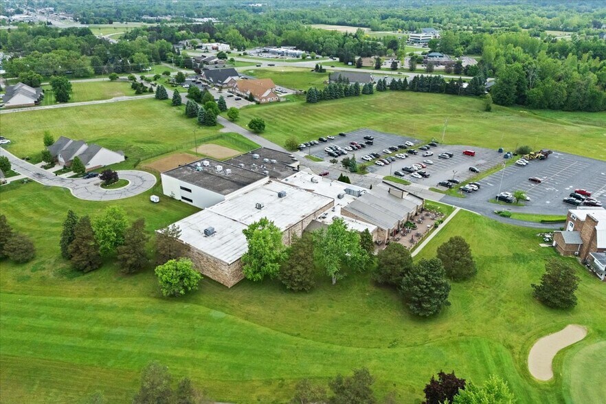 More Photos Of 2140 Fairway Dr, Davison Sports And Entertainment For Sale