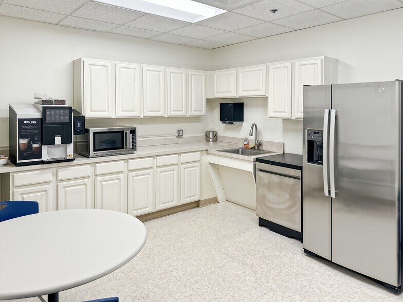 More Photos Of 1500 Main St, Springfield Coworking Space