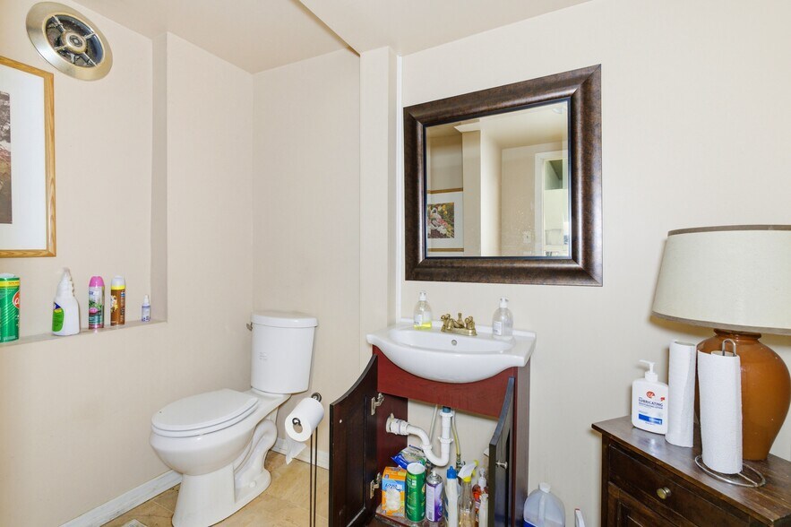 More Photos Of 1081-1087 Mt Vernon ave, Columbus Flex For Sale