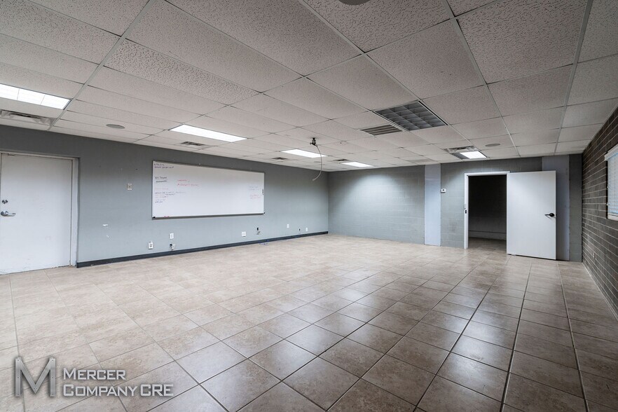 More Photos Of 1635 SE 29th St, Oklahoma City Warehouse For Sale