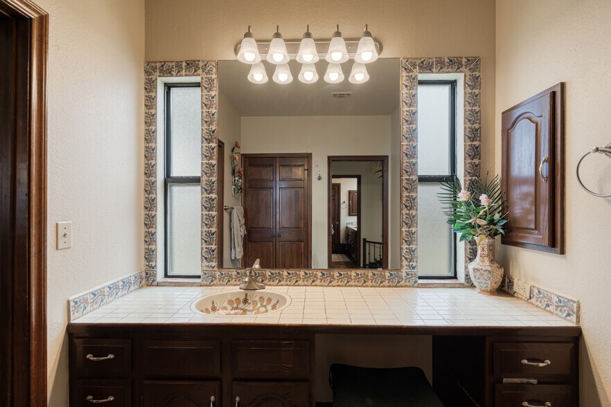 More Photos Of 505 Gilchrist Ln, Del Rio Specialty For Sale